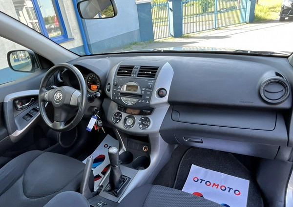 Toyota RAV4 cena 31900 przebieg: 159000, rok produkcji 2006 z Wałbrzych małe 154